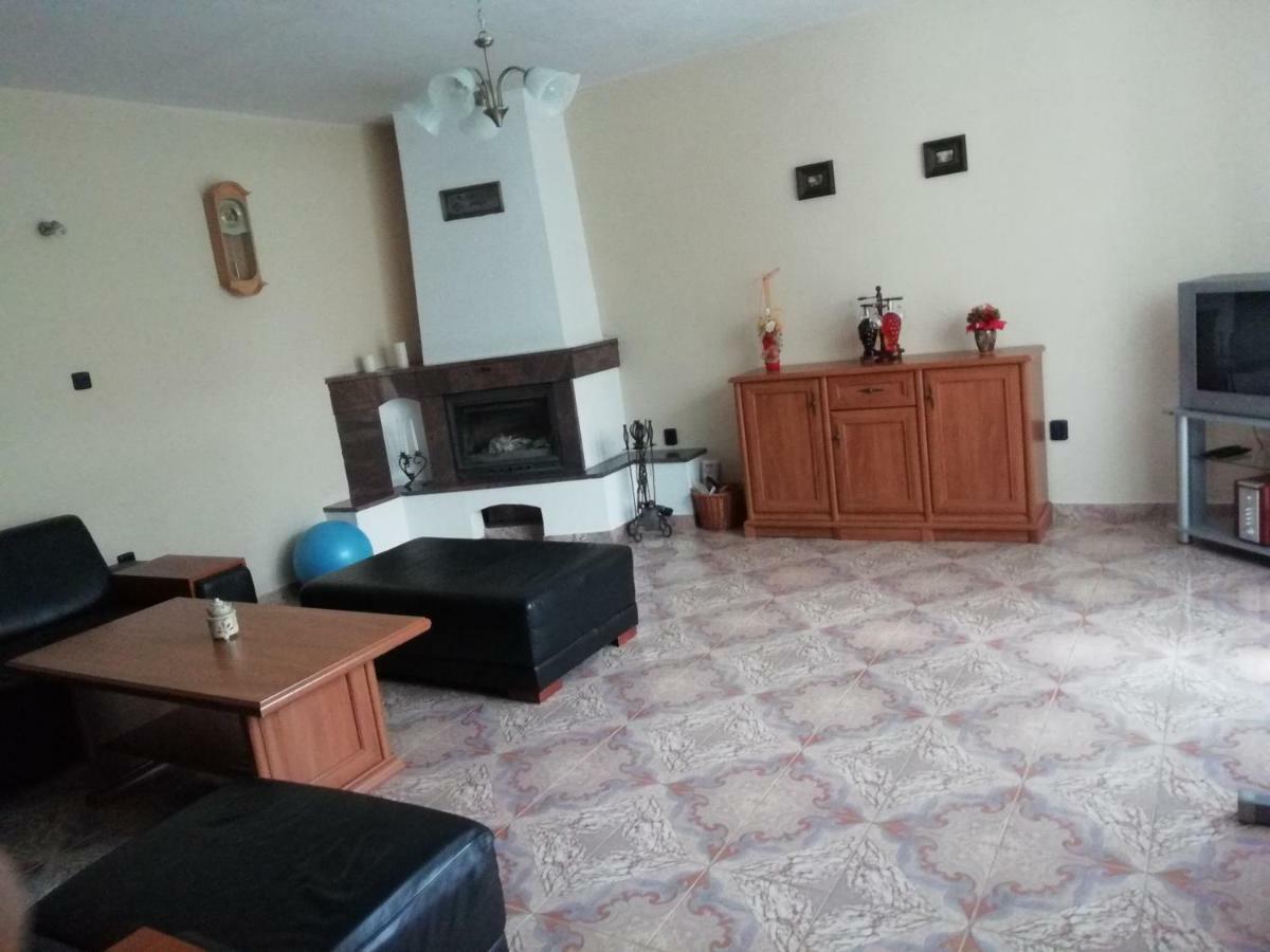 Privat Cerenica Apartment Belusa Exterior foto